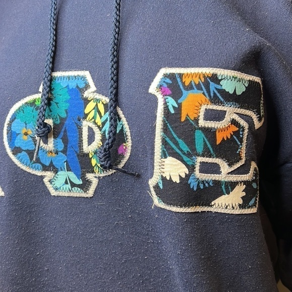 Women’s Delta Phi Epsilon Vera Bradley Sweatshirt - Picture 7 of 8